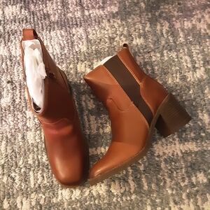 Stylish Brown Ankle Boots for Women Size 7.5M